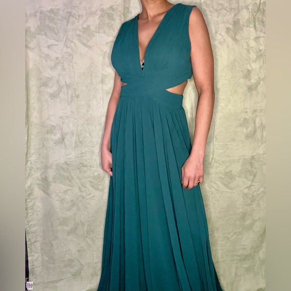 Lulus Dresses & Skirts - NWT Green Lulu’s Cutout Maxi Dress